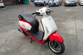 入门复古小排量踏板，本田NS125LA，城市通勤颜值利器图片