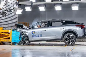 选择最笨的正面“硬刚”，凡尔赛扛得住吗？图片