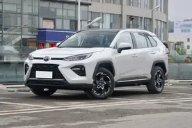 丰田四驱低价高配家用SUV，城市家用不错，油耗6.4L，实拍威兰达图片