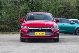 高颜值家轿，百公里油耗6.5升，秦Pro适合家用吗？全方面评测！图片