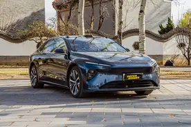 蔚来ET7配天鹰座瞭望塔式激光雷达 智能无框电吸门很人性图片