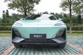 试驾深蓝S7增程版，配置价格超出我的预期，14.99W能打动你吗图片