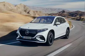 海外顶配售88万 国内低配售91万 2023款奔驰EQS SUV售价曝光图片