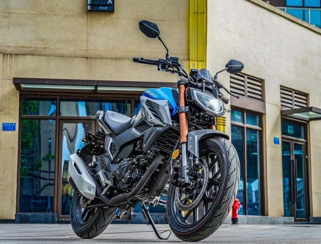 售价不到3万,新款赛科龙rz3s精英版亮相,车友:仪表能换吗(摩托车换个