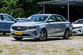 盘点5款5万元能买到的高颜值好车，省油耐用，第一次买车的看过来图片