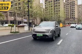 长城想靠这车打翻身仗？试驾枭龙Max，两驱油耗四驱性能是真的？图片