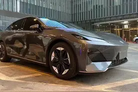长安全新纯电轿跑再次现身，前脸神似“兰博基尼”，外观颇为酷炫图片