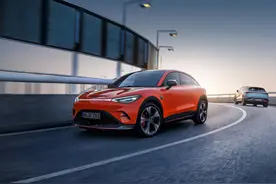 smart是不是奔驰？图片