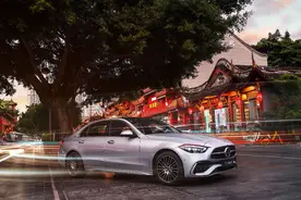 奔驰新C-Class的质感 小姐姐都放弃抵抗了图片