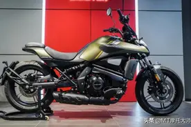 实拍QJ闪500：运动与舒适共存，百公里5.6秒，14升油箱图片