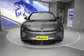 定价62万，双电机四驱，续航550km，高合HiPhi X值吗？图片