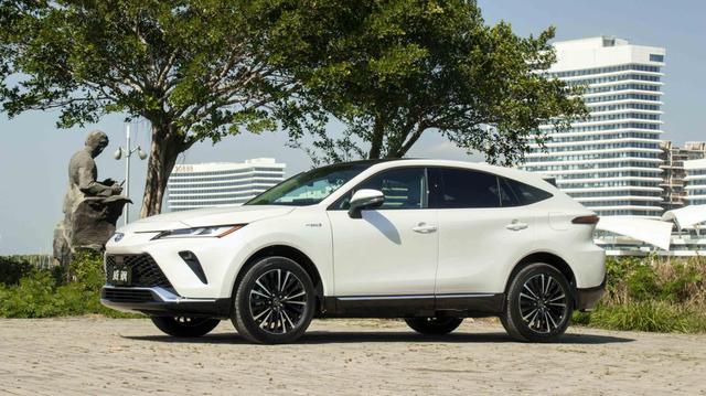 油价飙升的时代，要不要买辆混动车？试驾广汽丰田威飒