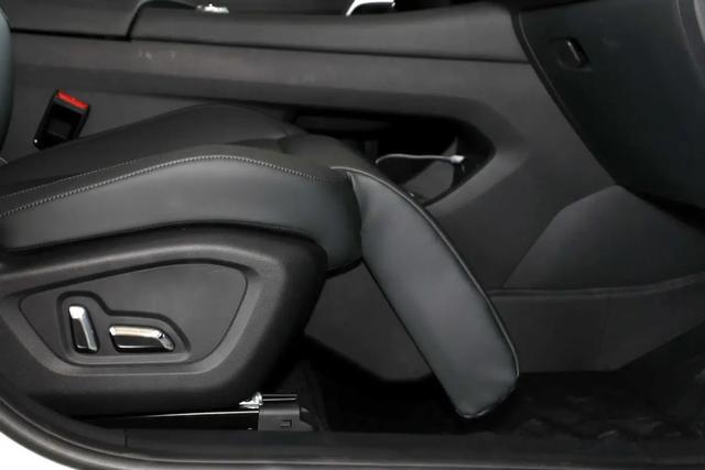 �����춯SUV�³�Ա������𩼫�춯�棬ͽ��������������ʵ����