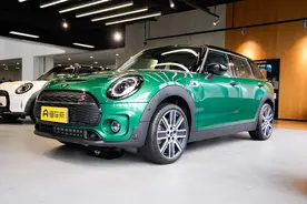 MINI CLUBMAN：“卡姿兰大眼睛”萌萌哒，外观造型时尚，是真迷你图片