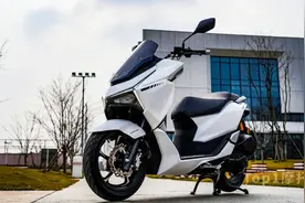 猎变闪电狗150静态解读，配置一步到位，动力媲美本田PCX160图片