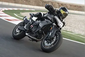 想买进口大排别着急，春风800NK太能打！图片