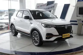 看见左转虚线要注意 不要当成左转待转图片