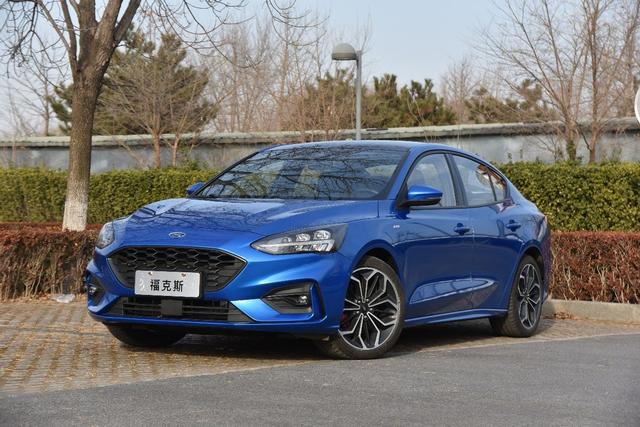 1,长安福特福克斯三厢