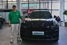 30万入手新旗舰值吗？领克09 EM-P比PHEV版更成熟了！视频封面