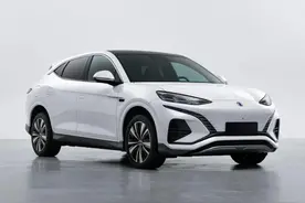 汽车可以做各种广告，但不能是小鹏G6的这个广告图片