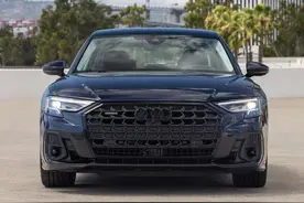 大佬的世界不低调，黑化的2022款奥迪A8L来了图片