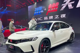 手动挡“红标”思域卖42万，提车还得加价，到底贵不贵？图片