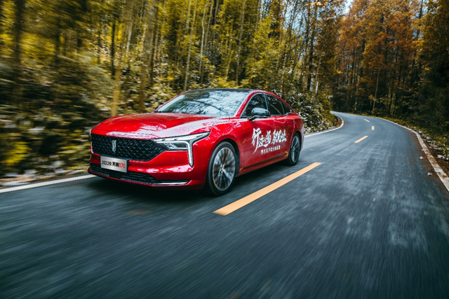 极具性价比的中型轿车，2022款奔腾B70车型攻略