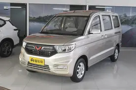 4.29万起售的“多功能车”，五菱宏光V图片