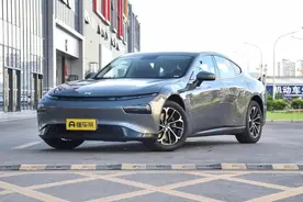 实拍小鹏P7：586公里续航，0.42小时快充，卷起来了？图片