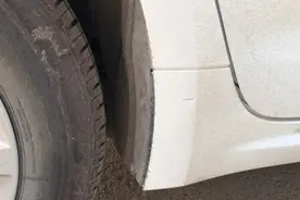 车上小划痕看着碍眼，又不想浪费保险？其实自己就能弄好！图片