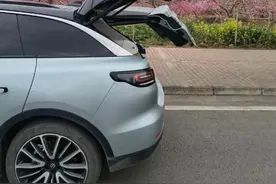 玩转零跑C11电动尾门图片