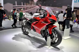 趁年轻骑趴赛！3.58万买3秒级性能 这些两轮不买不行！图片