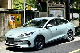 售9.98万！入门版海豹06 DM-i亮相，R16轮毂+小屏幕，值得入手吗？图片