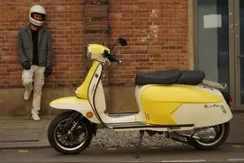 售价2.73万起，英伦RA复古150踏板上市：10.5升油箱，前后碟刹ABS图片