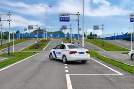 弄明白这3点，你要还不会侧方停车，驾照可以扔了！图片