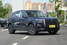 外观内饰变化很大，动力提升，换装8AT，新款红旗HS5实拍解析图片