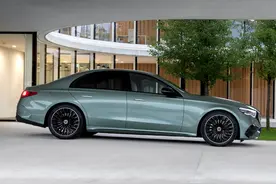 全新一代奔驰E级，车长4949mm外观优雅，内饰豪华，提供空气悬架图片