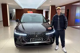 比宝马X1和奥迪Q3都小众但性价比更高！林肯冒险家值得买吗？视频封面