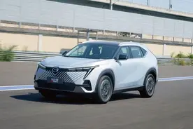 目标年轻消费人群，个性兼具实用性，体验广汽传祺影酷1.5T汽油版
图片