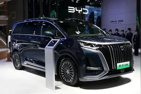 效果比后轮转向还好，腾势D9转弯直径10米内，会用新电池？图片