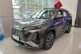 限时优惠9000元，探店实拍第三代长安CS75 PLUS入门版，值得买吗？图片