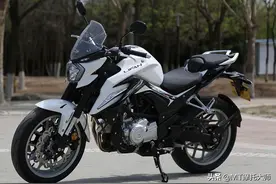 开启价格战！实拍不到2万的街车KP350：双缸水冷，动力强劲图片