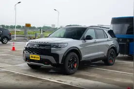 2.3T爆发289匹！主打动力尺寸和性价比，福特探险者值得买吗？图片