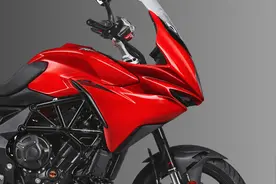 进口三缸旅行车，华丽外观高性能配置，奥古斯塔Turismo Veloce800图片