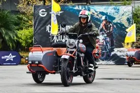 续航350km！国产500cc边三轮摩托新车亮相：动力出众，配液晶仪表图片