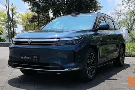 喵哥试驾了问界新M7 Ultra，底盘和颜值提升明显，要排队提车了图片