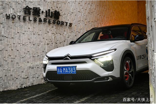 畅游安吉白茶原产地，与凡尔赛C5 X共品山奢之美