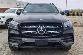 集豪华感和科技感于一体，奔驰GLS450实拍图片