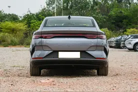 比亚迪又一款“重磅新车”！比汉漂亮，13.98万配车载冰箱，厚道图片