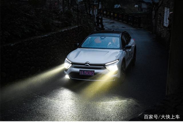 畅游安吉白茶原产地，与凡尔赛C5 X共品山奢之美